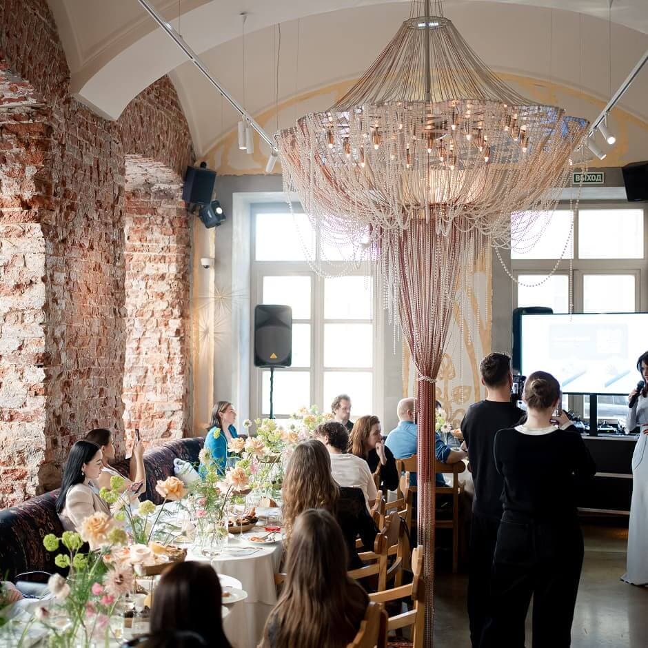 Атмосфера вечера и выступление спикеров