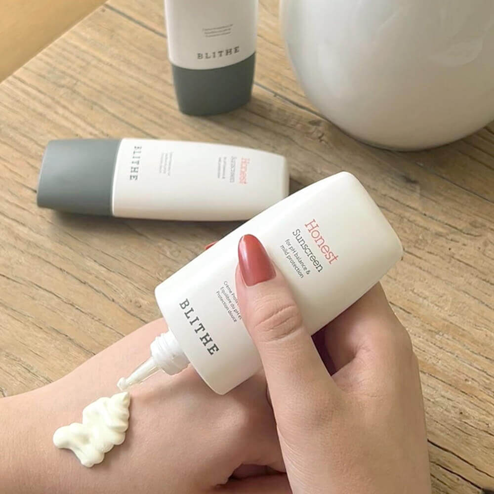 Солнцезащитный крем на химических фильтрах Blithe UV Protector Honest Sunscreen SPF50+ PA++++