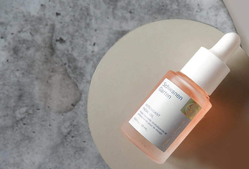SCHW_Facial_Oil_15ml_texture_copy_1200x1200 (1).jpg
